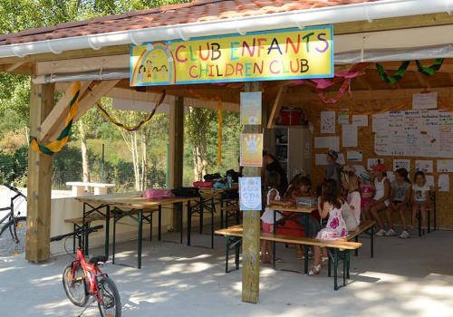 Jeux au Club Enfants au camping La Pointe