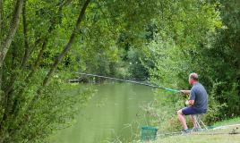 peche sur le camping du Domaine de Dugny