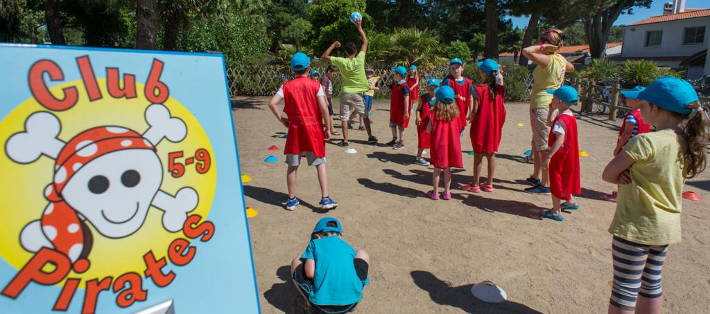 Activité jeux extérieurs au Club Enfants du Bois Masson